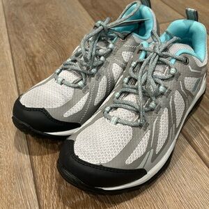 Columbia waterproof hiking shoes size 7 never worn